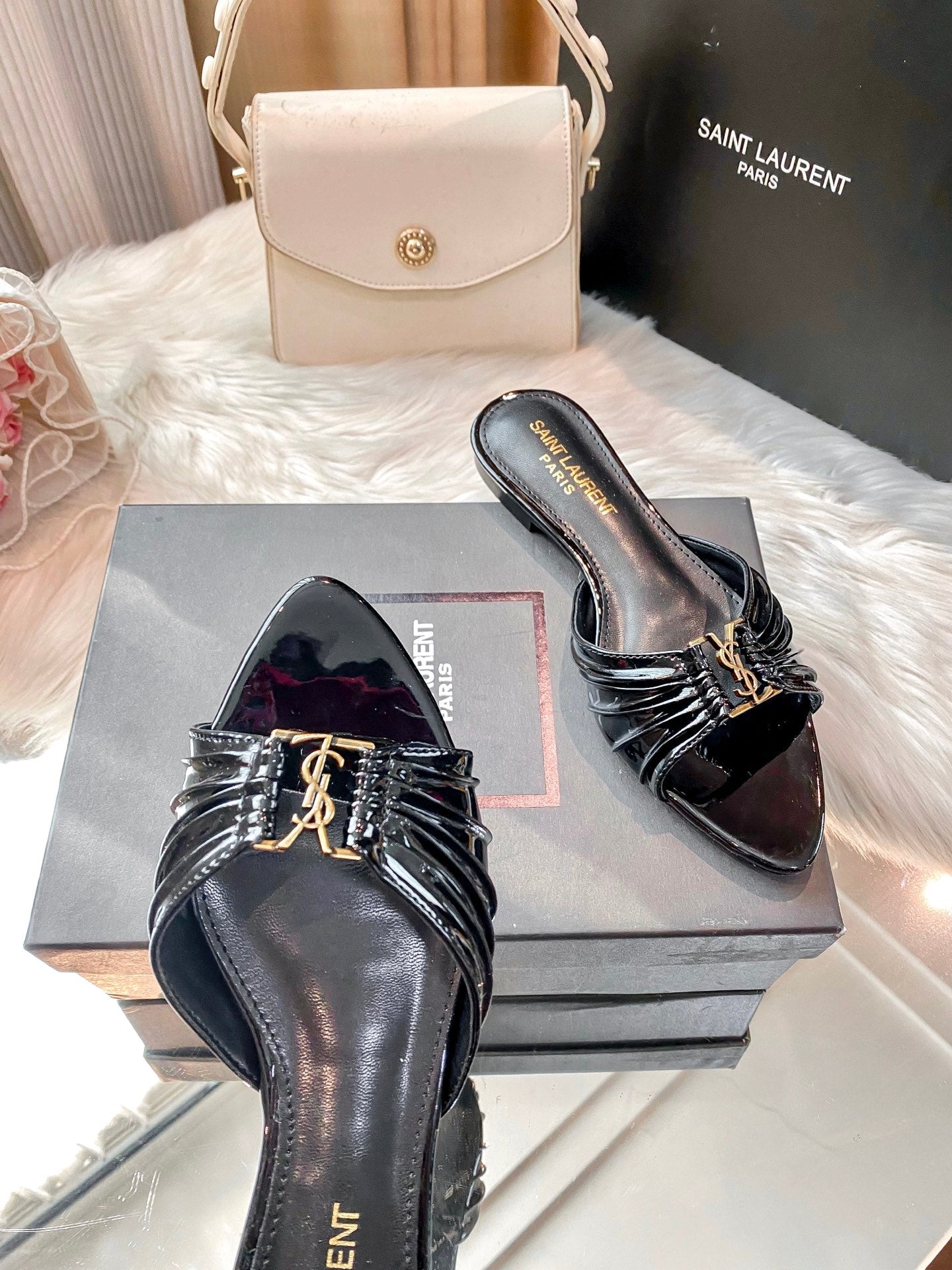 Elegant Leather Flat Slippers