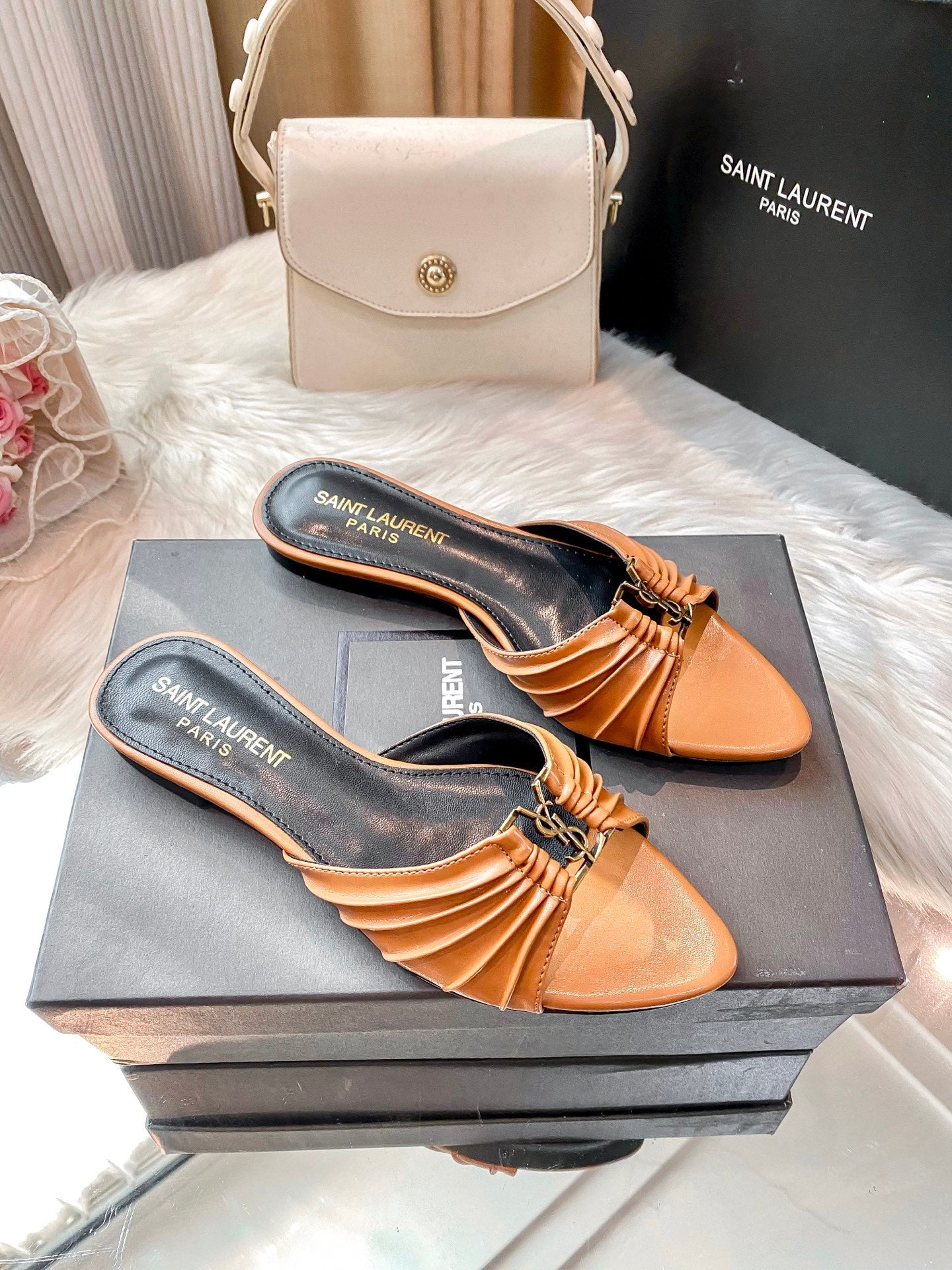 Elegant Leather Flat Slippers