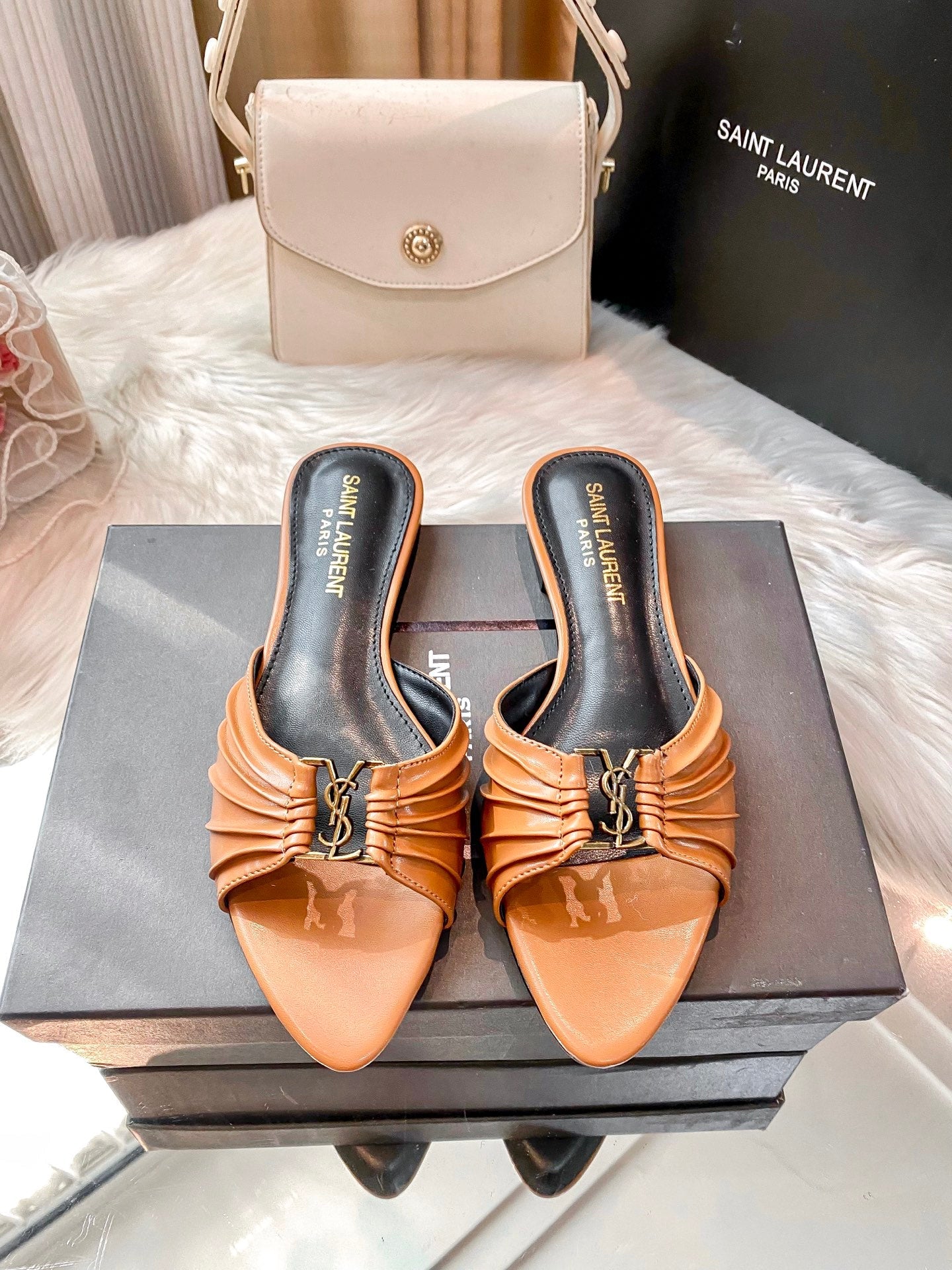 Elegant Leather Flat Slippers