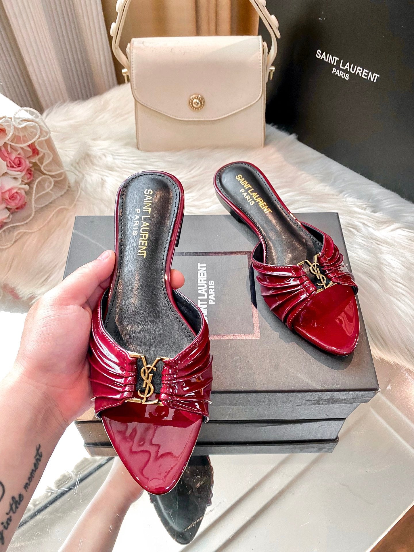 Elegant Leather Flat Slippers
