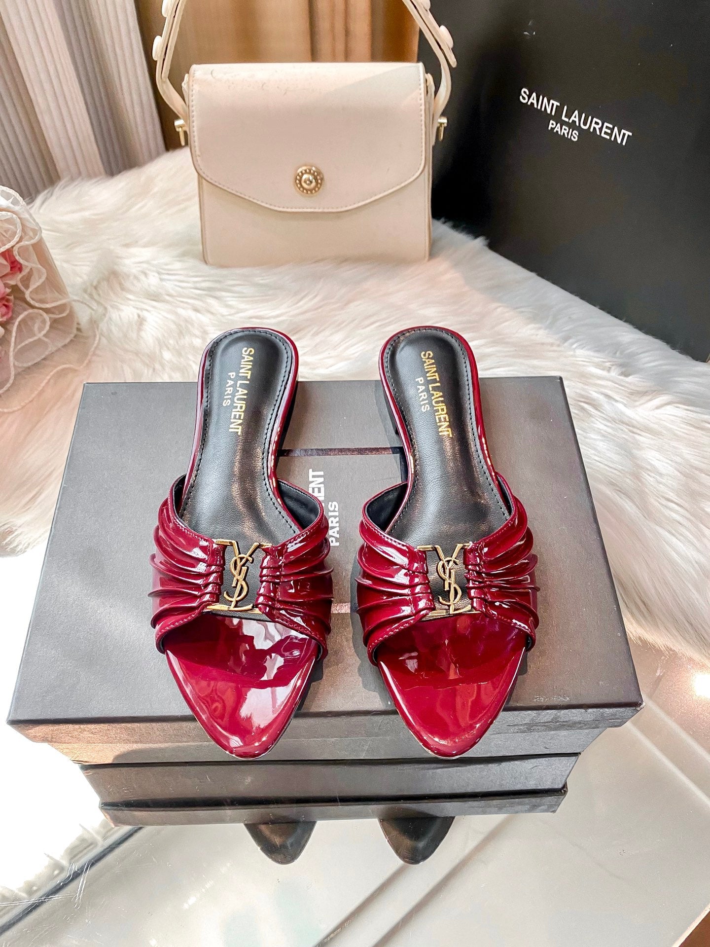 Elegant Leather Flat Slippers