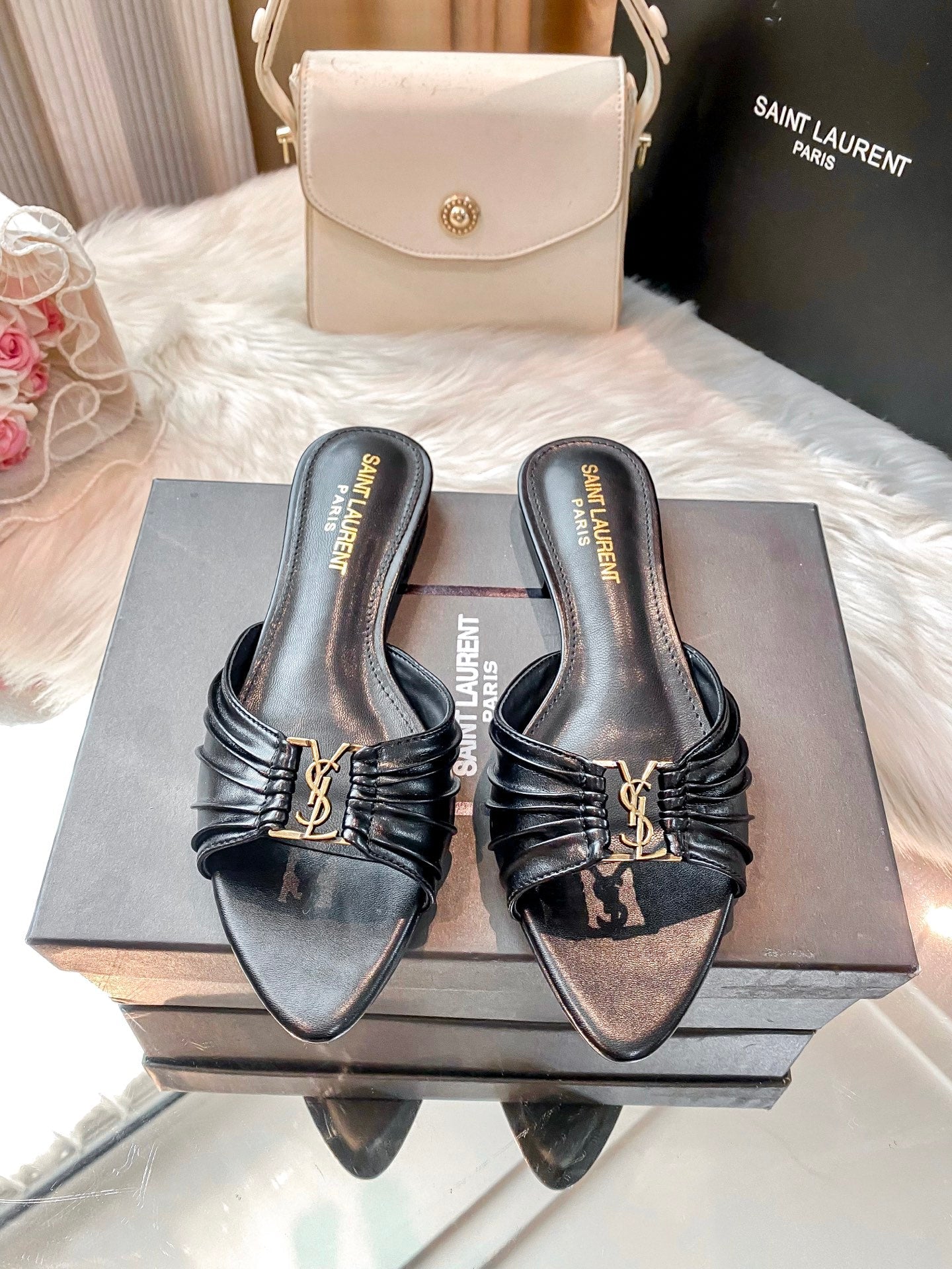 Elegant Leather Flat Slippers