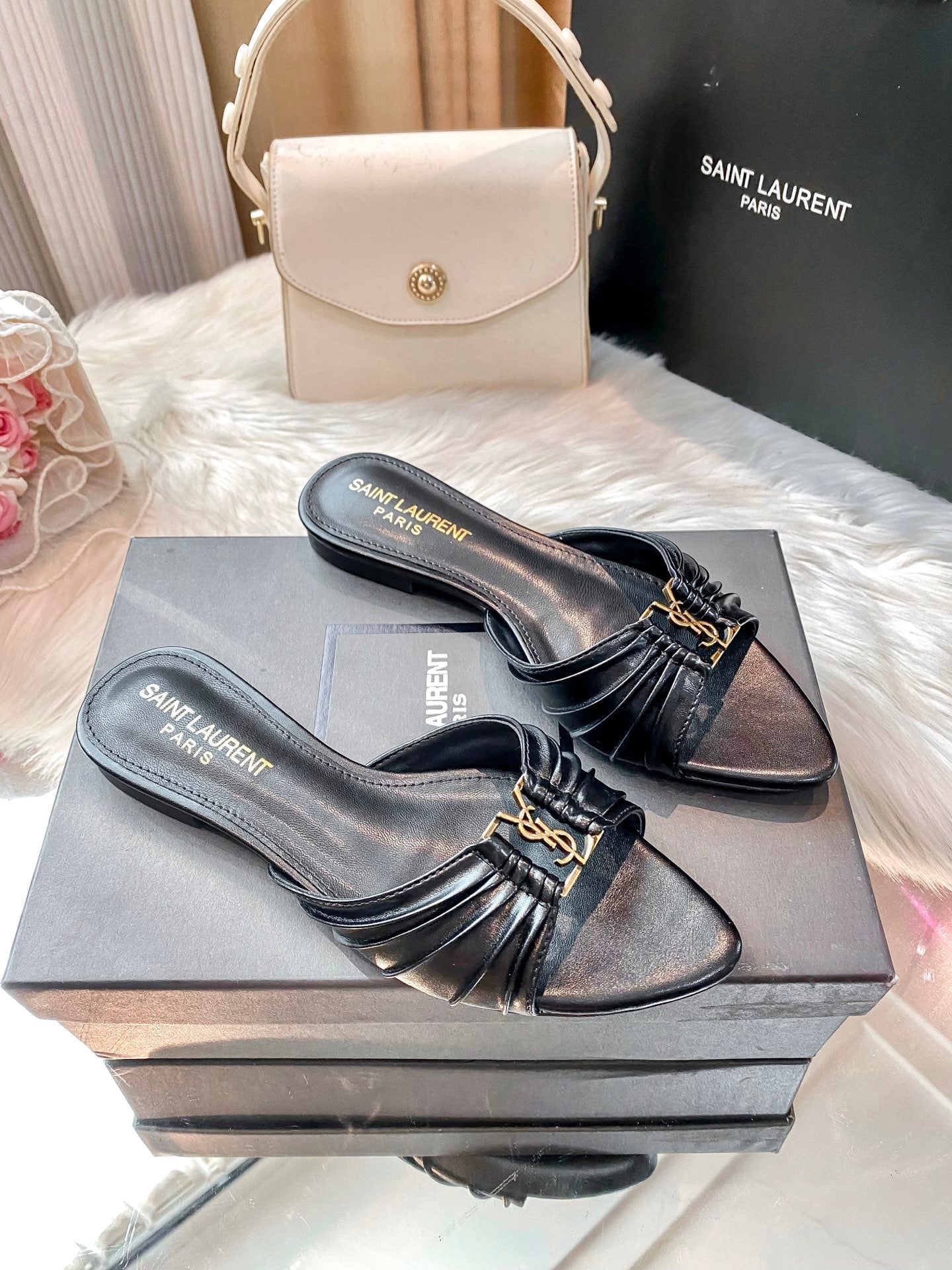 Elegant Leather Flat Slippers