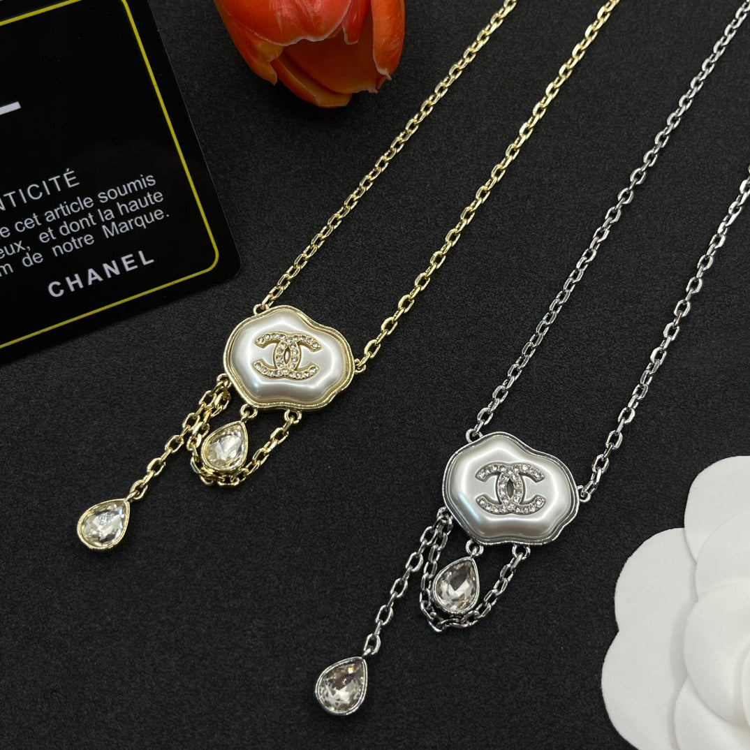 Stylish and Elegant Pendant Necklace