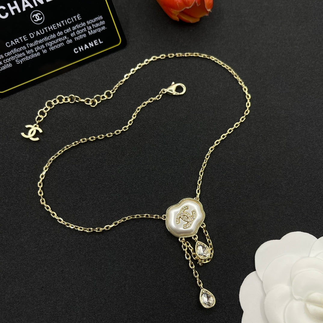 Stylish and Elegant Pendant Necklace