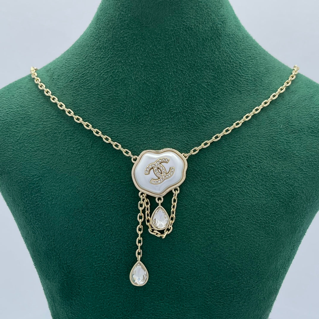 Stylish and Elegant Pendant Necklace