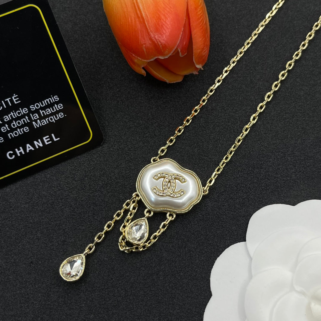 Stylish and Elegant Pendant Necklace