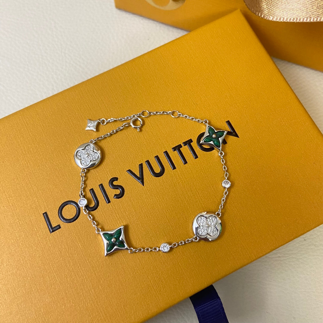 Diamond-Encrusted Peacock Green Four-Leaf Flower Bracelet