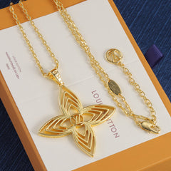 Four-cornered floral openwork necklace