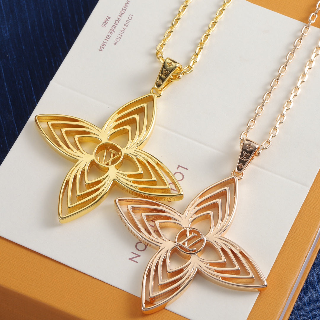 Four-cornered floral openwork necklace