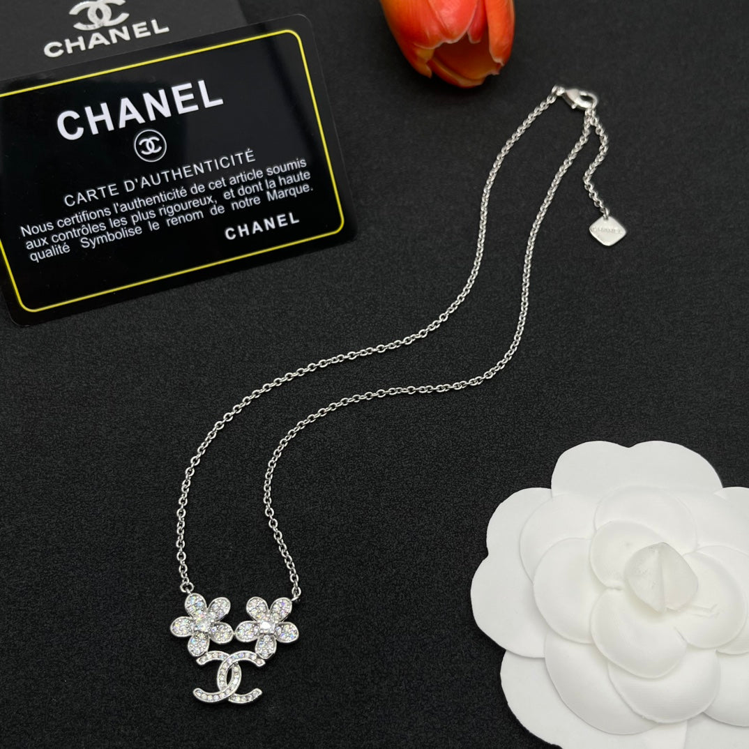 Stylish Flower Diamond Pendant Necklace
