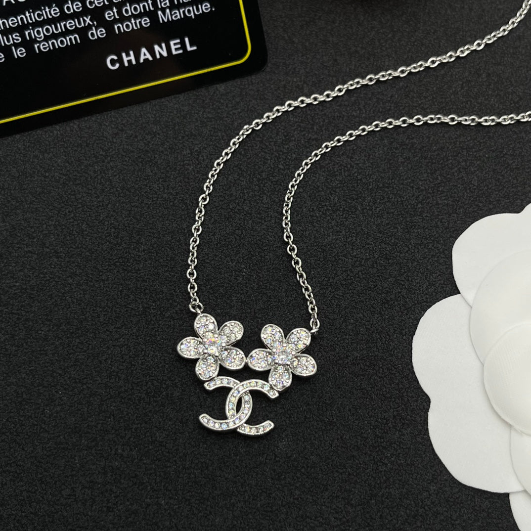 Stylish Flower Diamond Pendant Necklace
