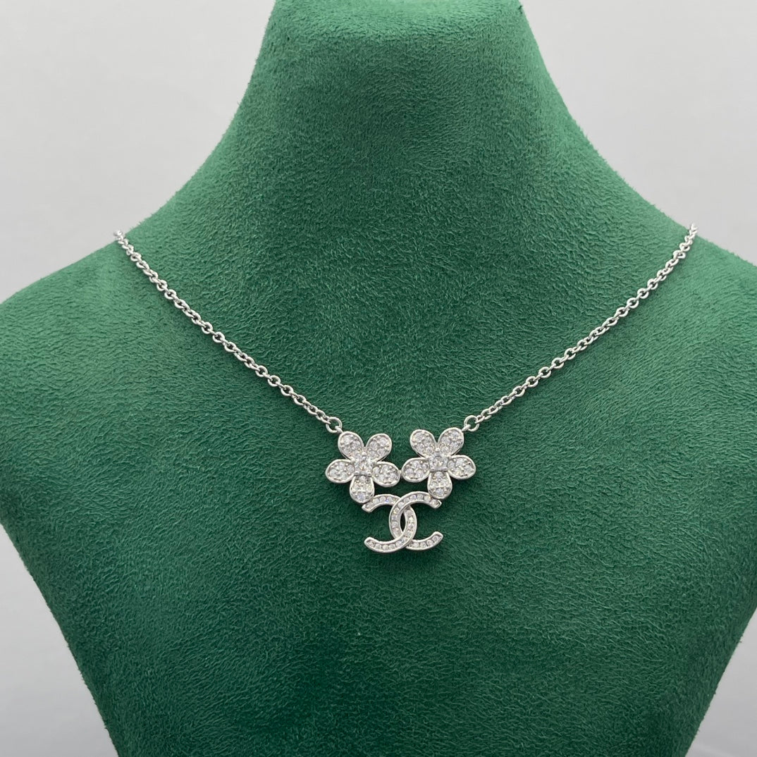 Stylish Flower Diamond Pendant Necklace