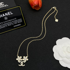 Stylish Flower Diamond Pendant Necklace