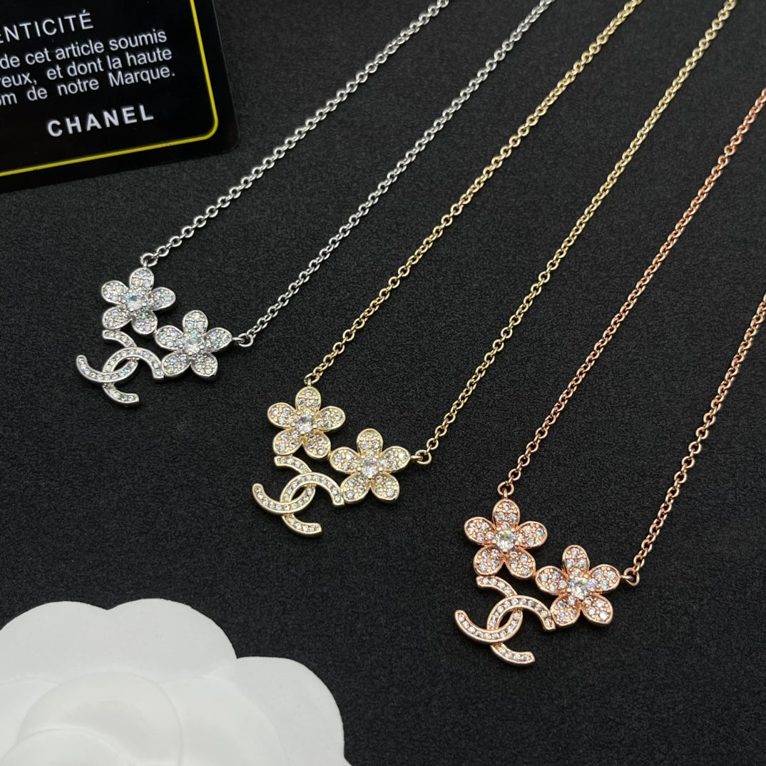 Stylish Flower Diamond Pendant Necklace