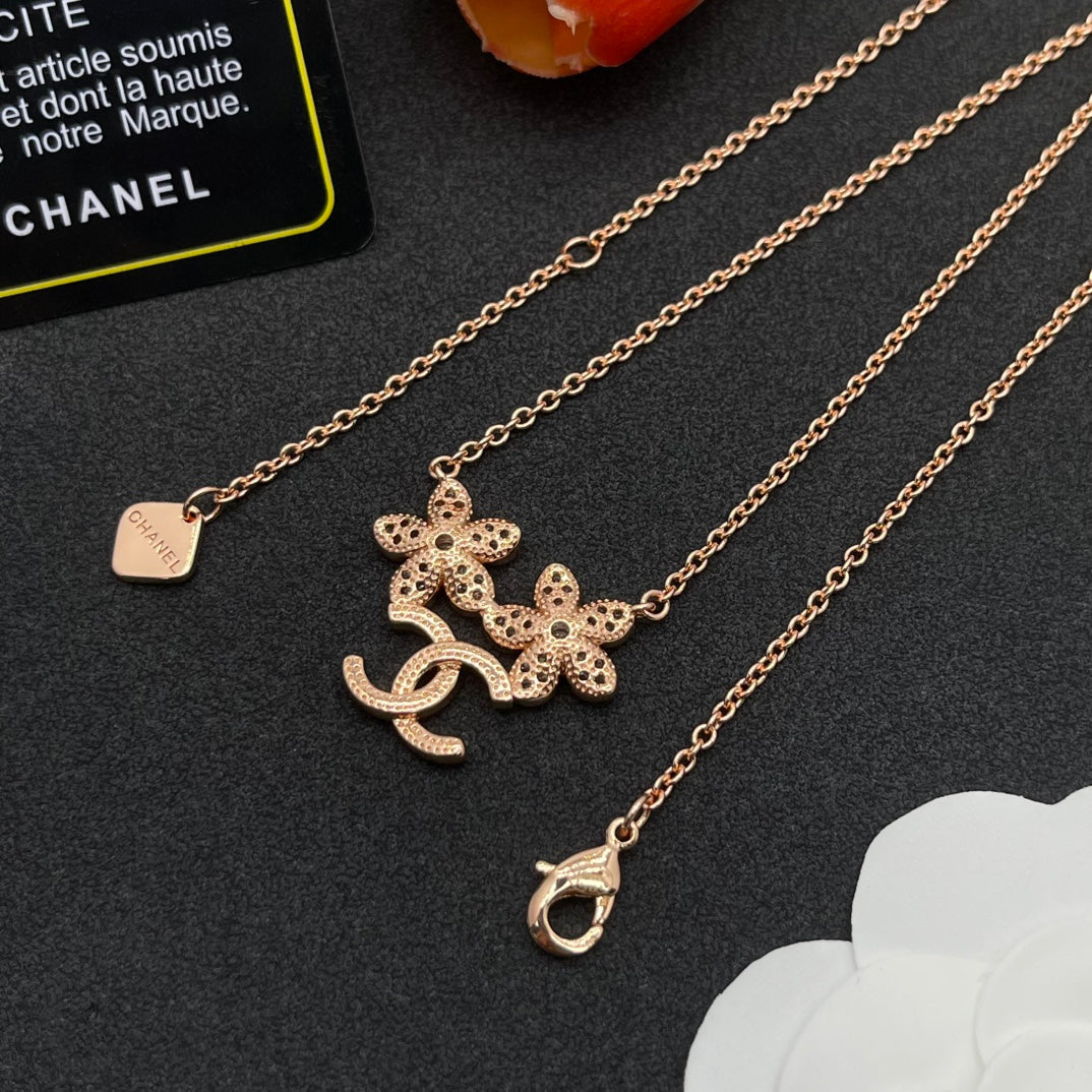 Stylish Flower Diamond Pendant Necklace