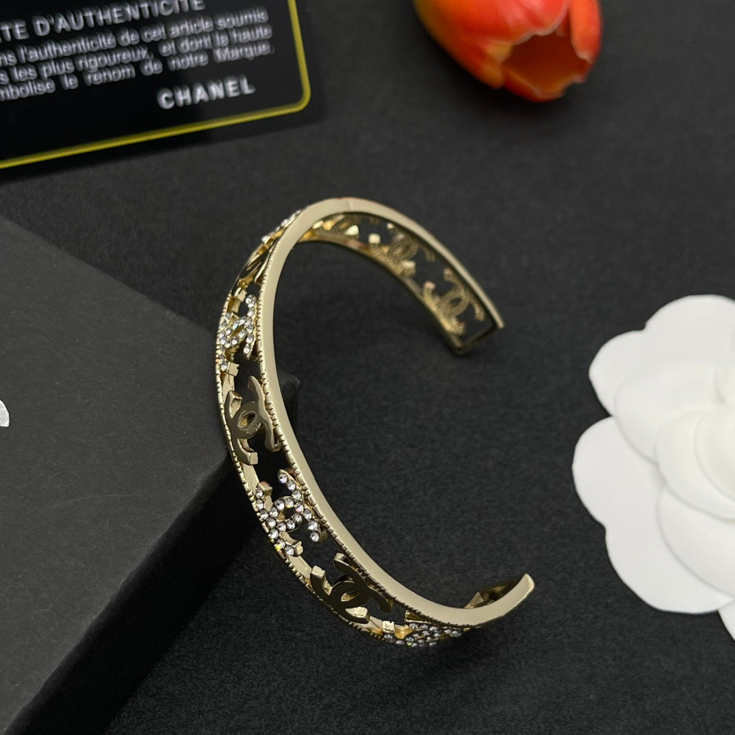Fashionable hollow open bracelet