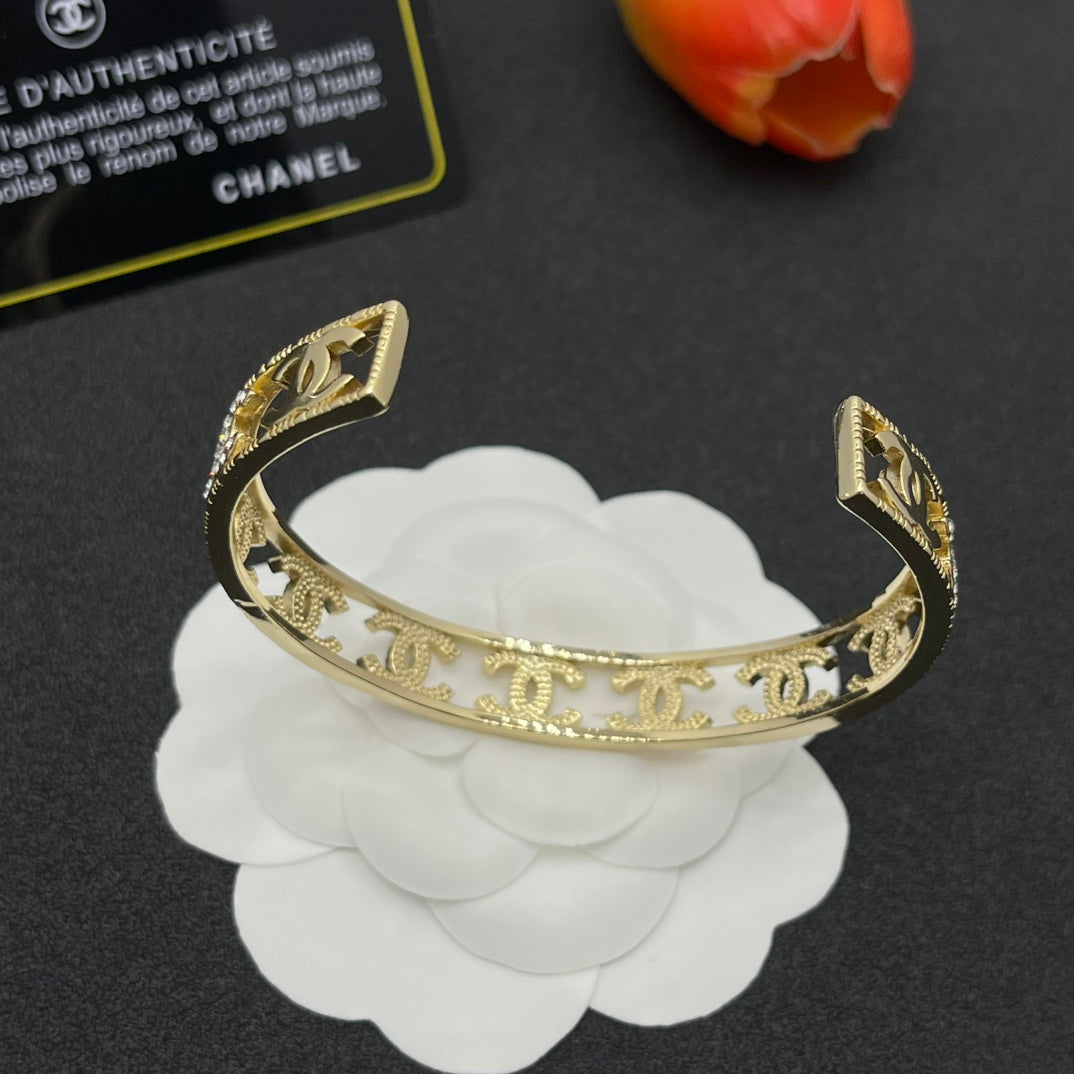 Fashionable hollow open bracelet