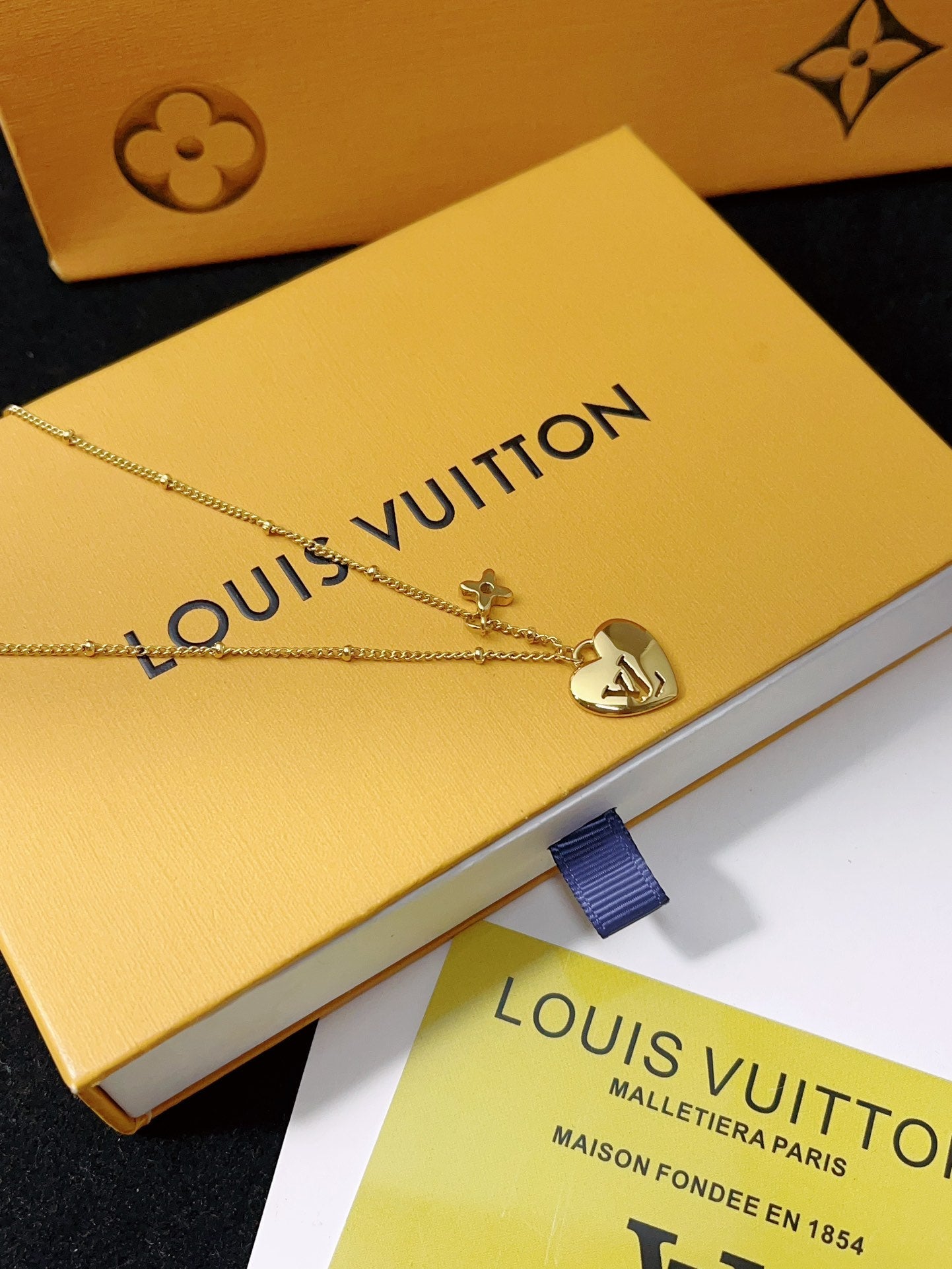 Heart pendant necklace