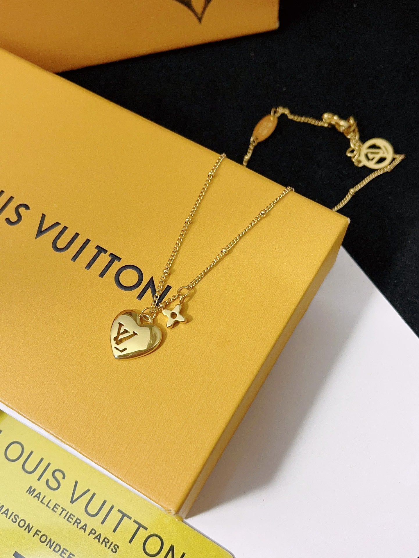 Heart pendant necklace