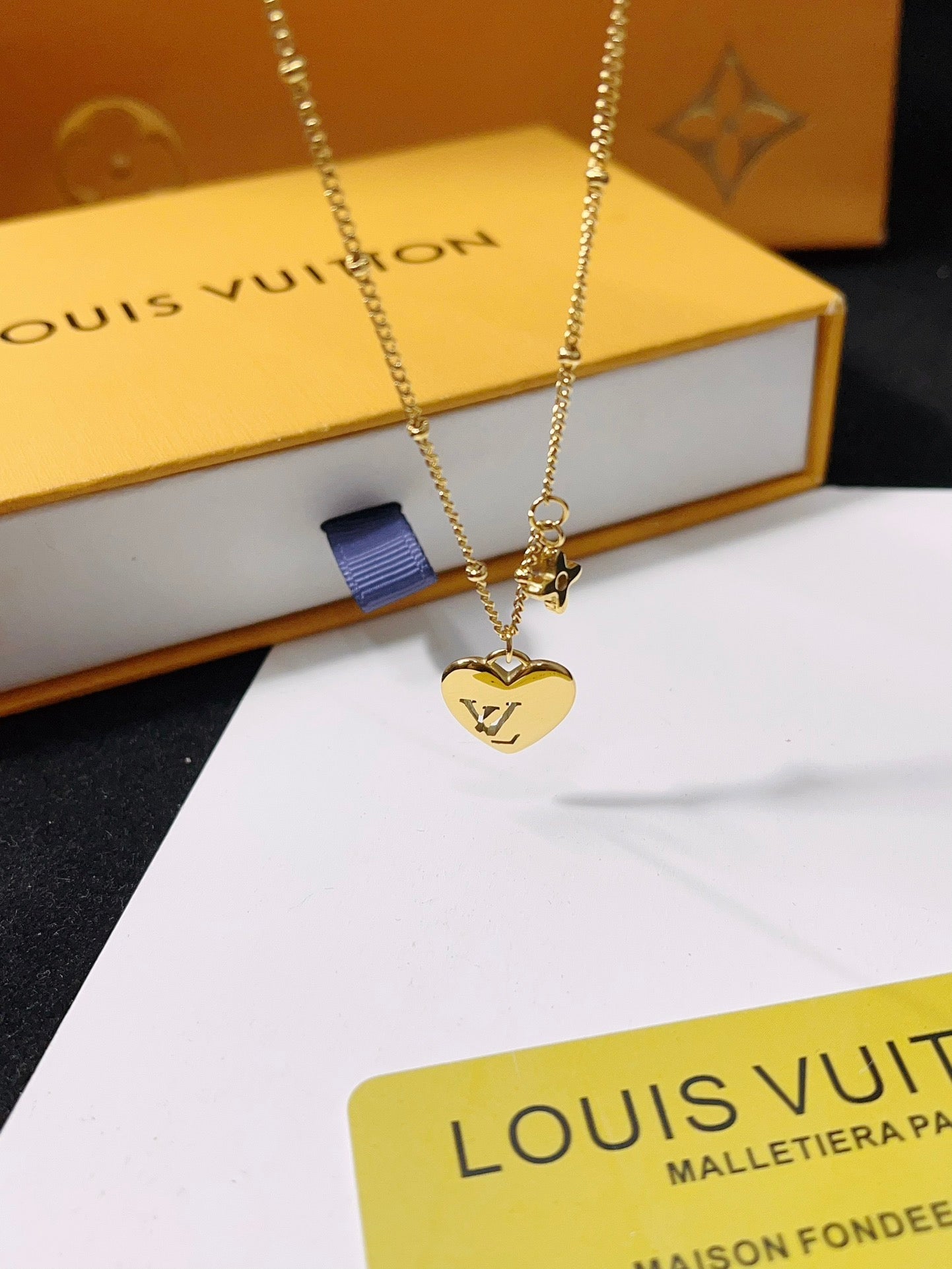 Heart pendant necklace