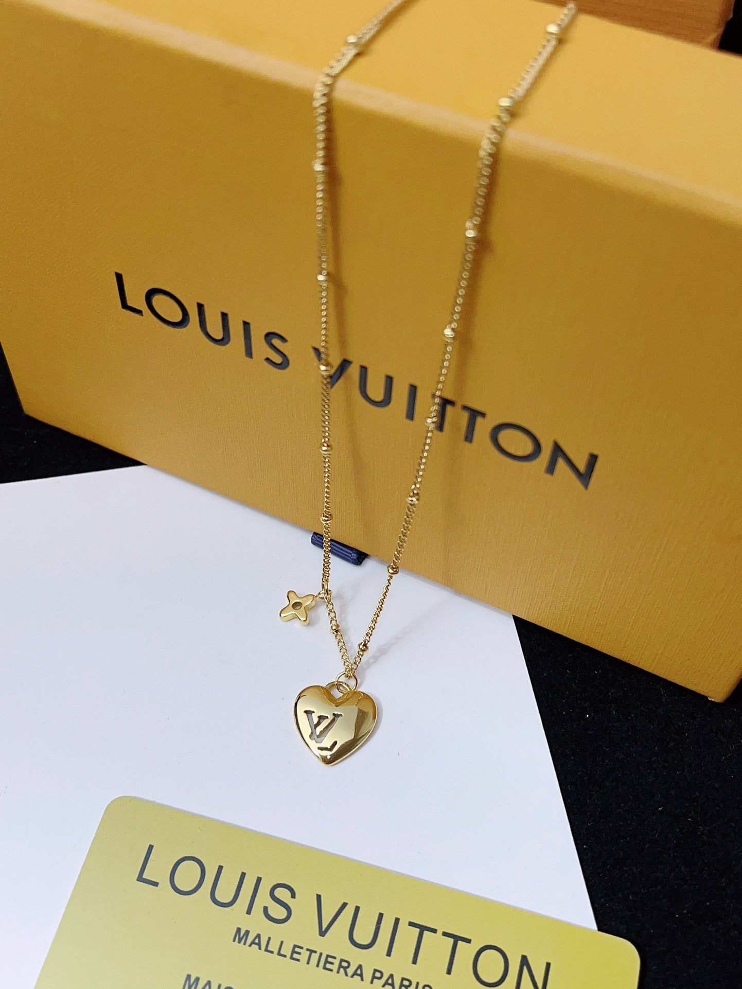 Heart pendant necklace