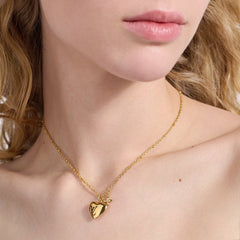 Heart pendant necklace