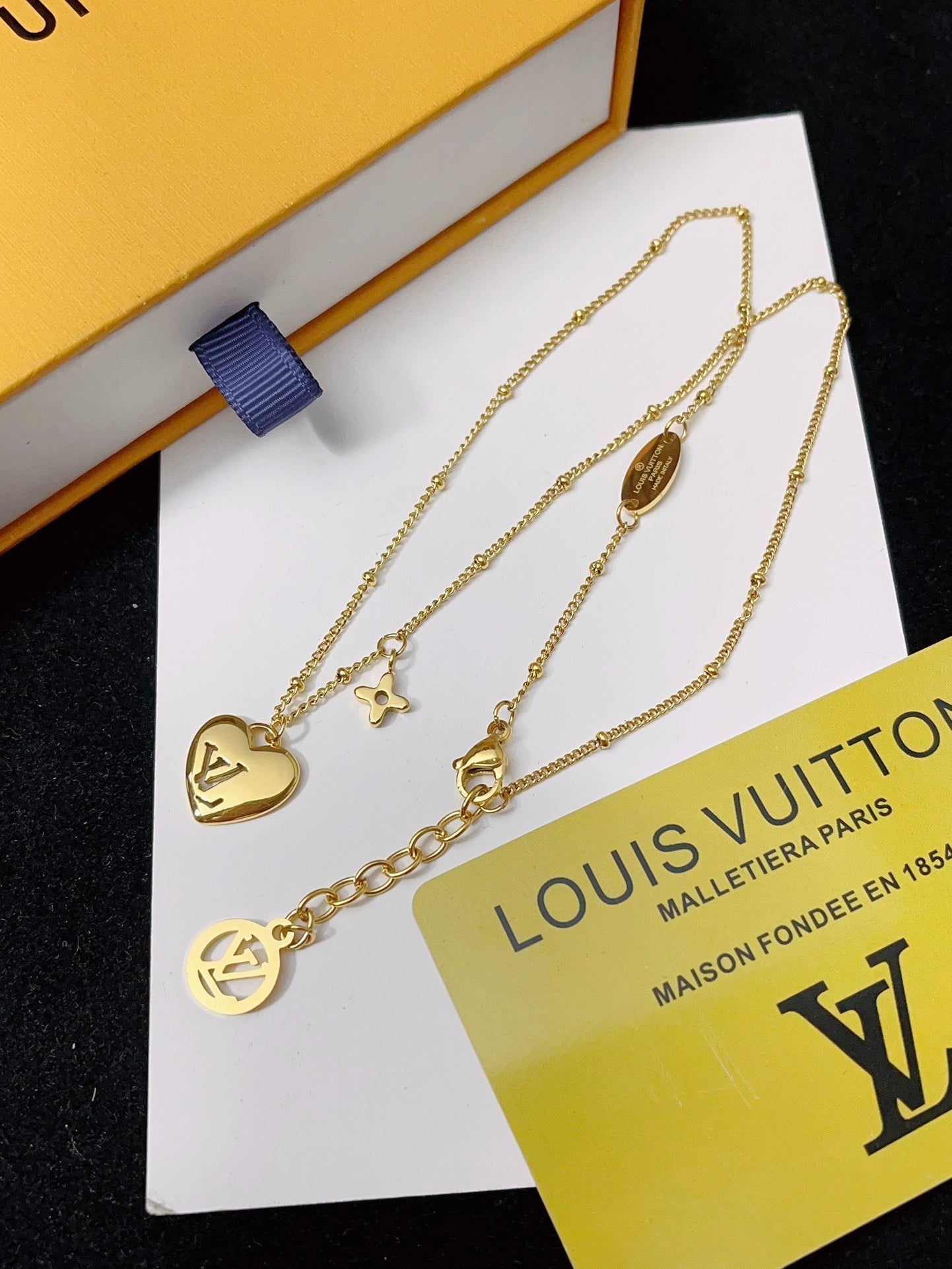 Heart pendant necklace