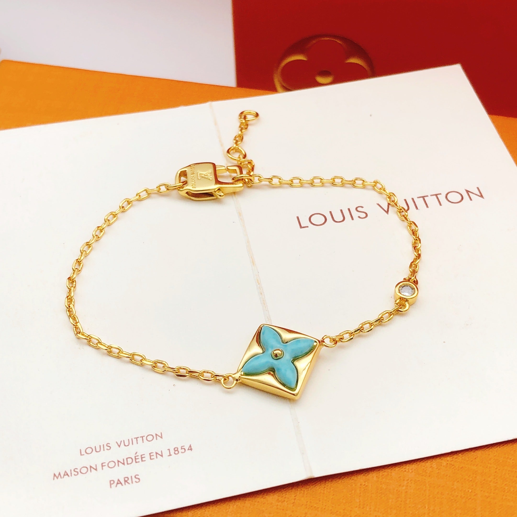 Diamond-shaped blue mother-of-pearl bracelet