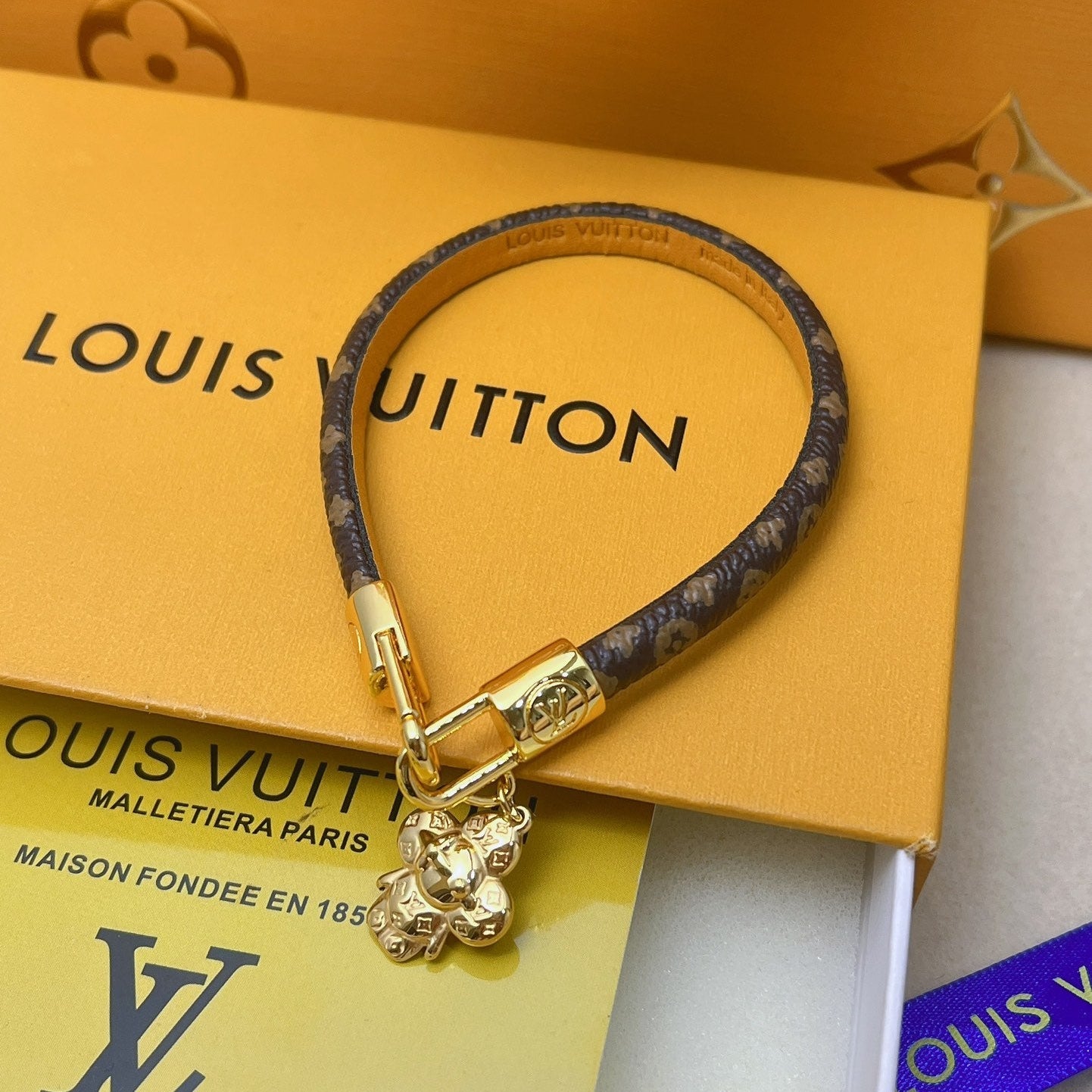 Fashion doll pendant leather bracelet