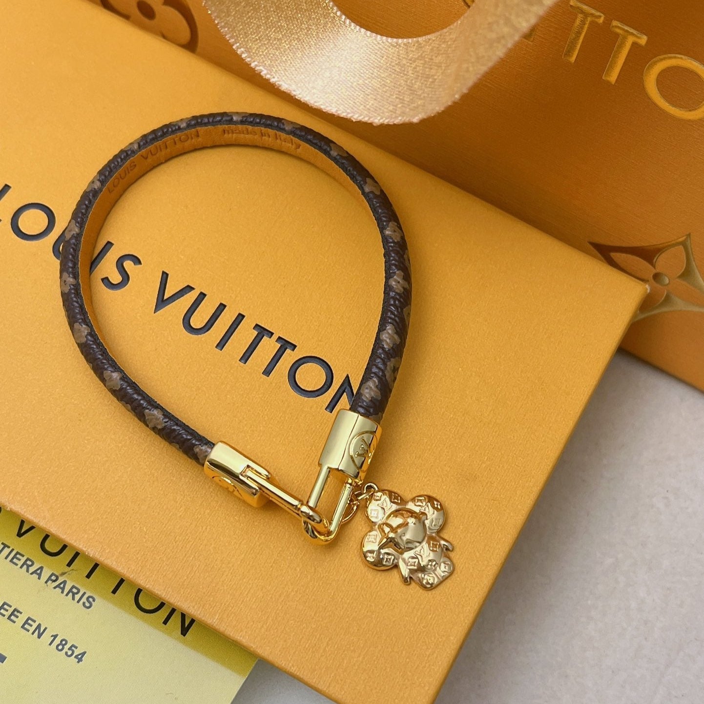 Fashion doll pendant leather bracelet