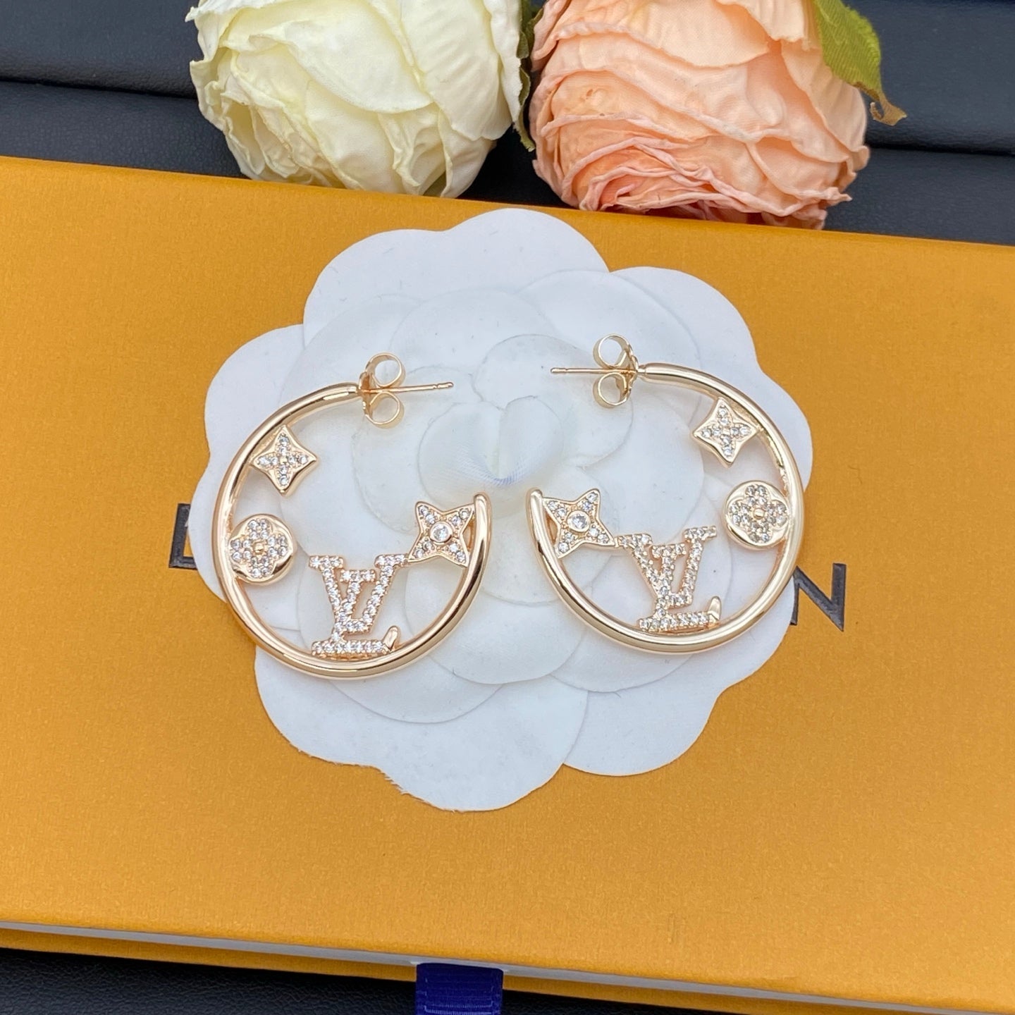 Floral Diamond Hollow Earrings