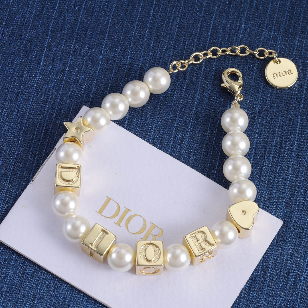 Dice latte lacquer Pearl Bracelet