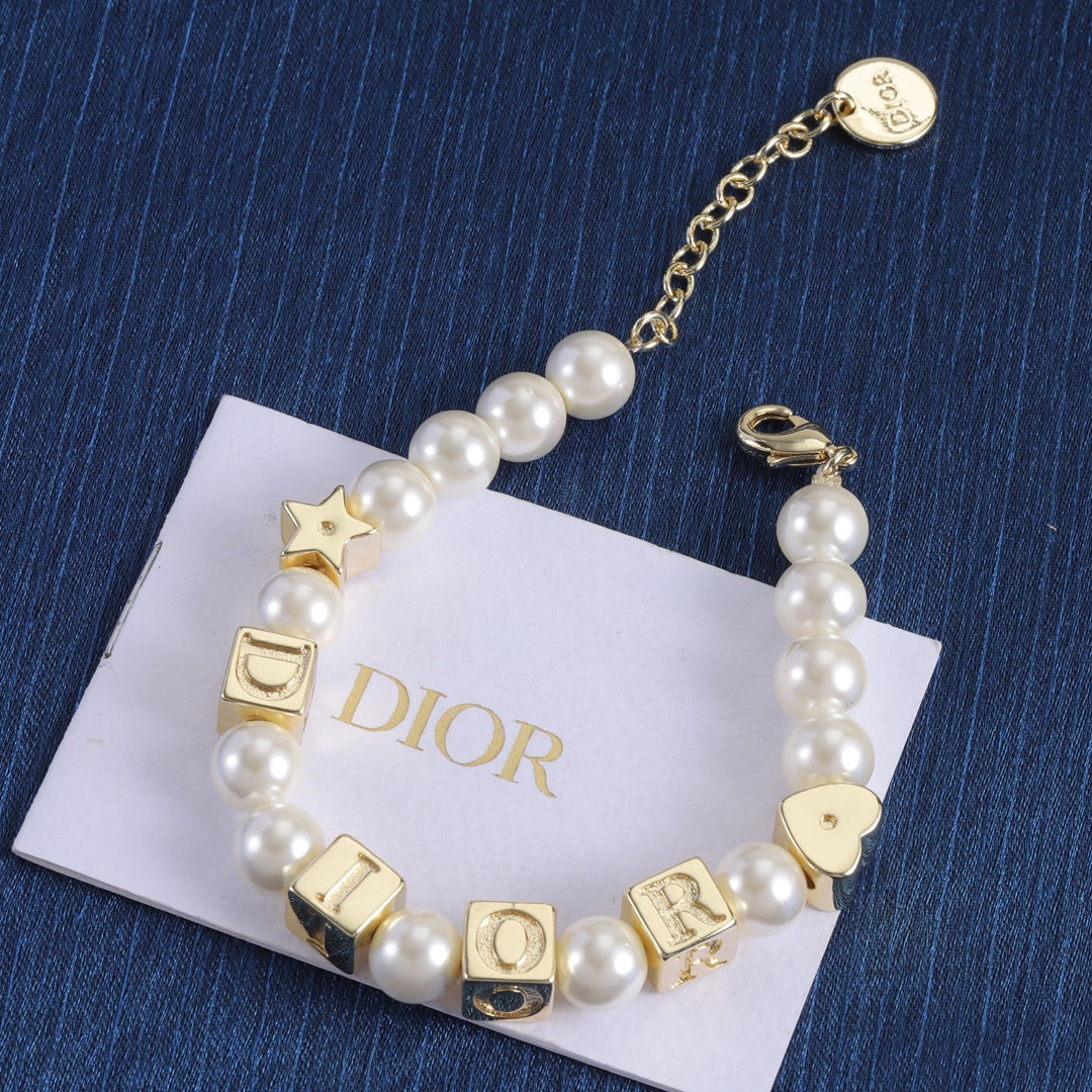 Dice latte lacquer Pearl Bracelet