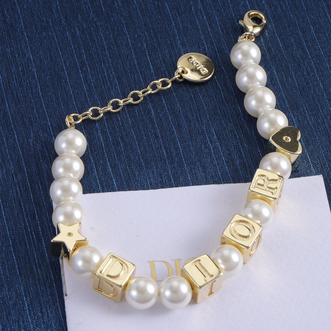 Dice latte lacquer Pearl Bracelet