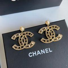 Hollow Diamond Pearl Letter Earrings