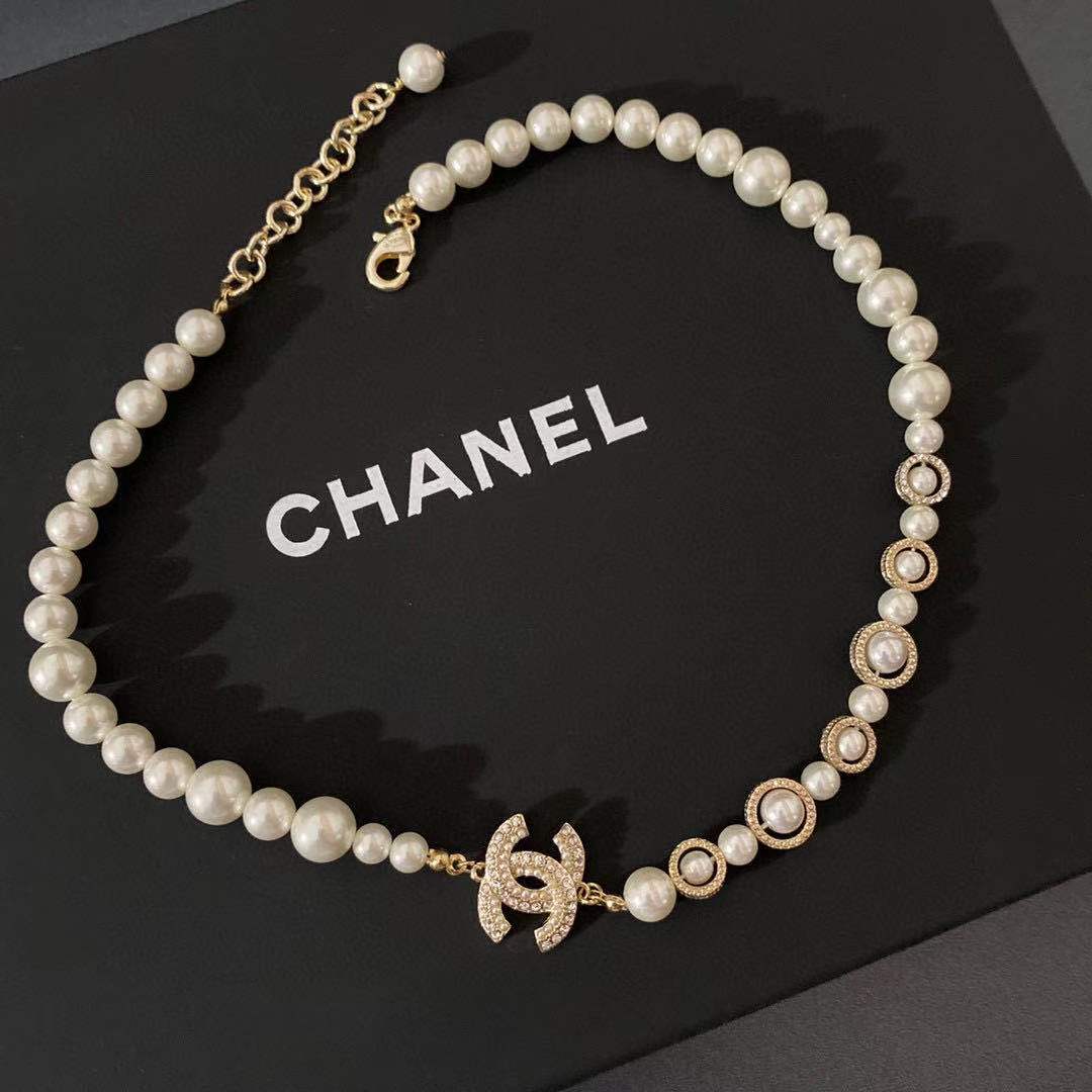Vintage Elegant Pearl Necklace