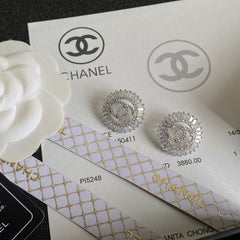 Fashionable round diamond earrings