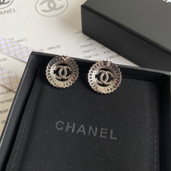 Fashionable round diamond earrings