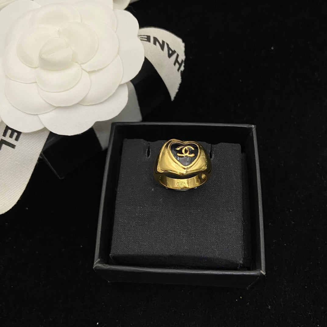 Shiny Heart Enamel Ring