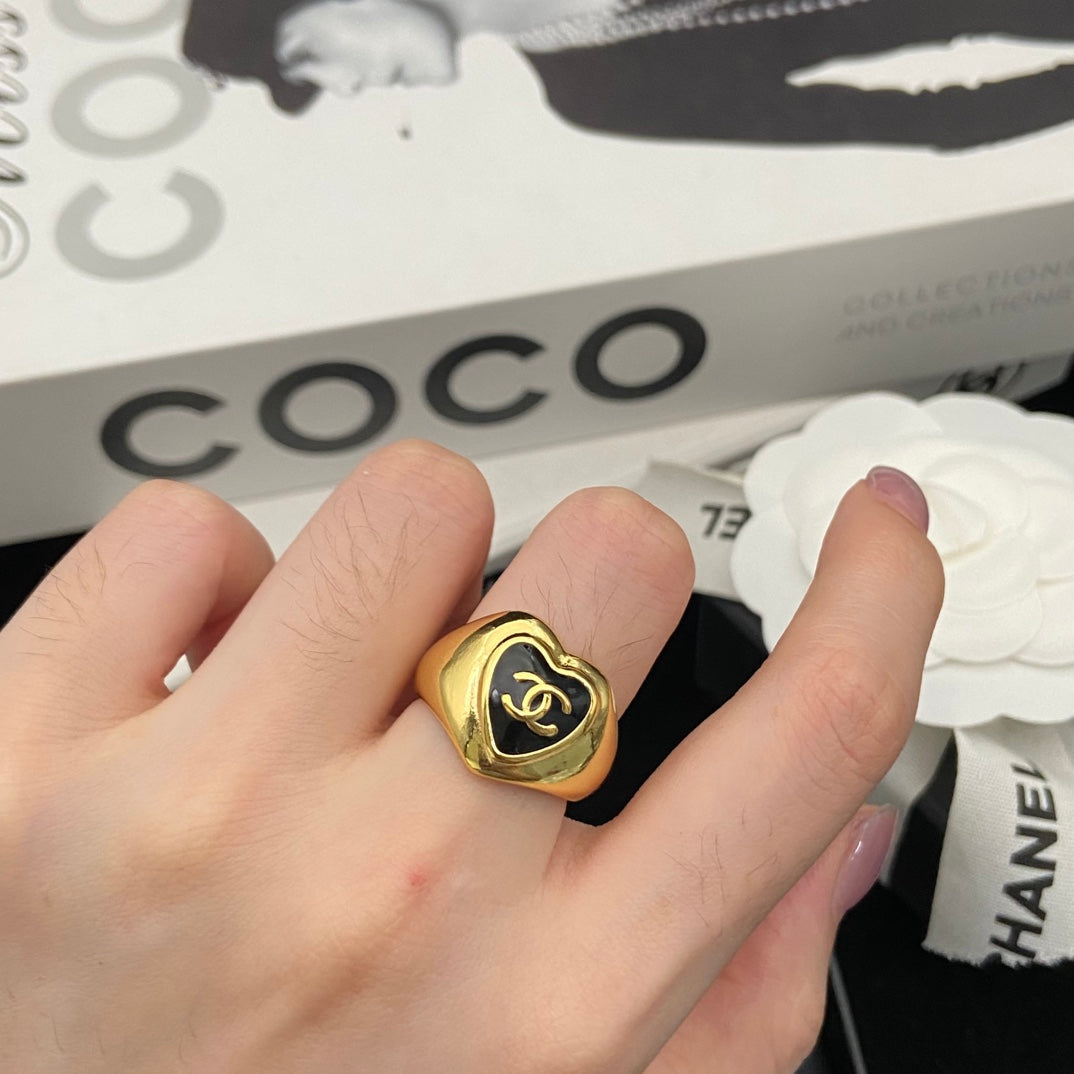 Shiny Heart Enamel Ring
