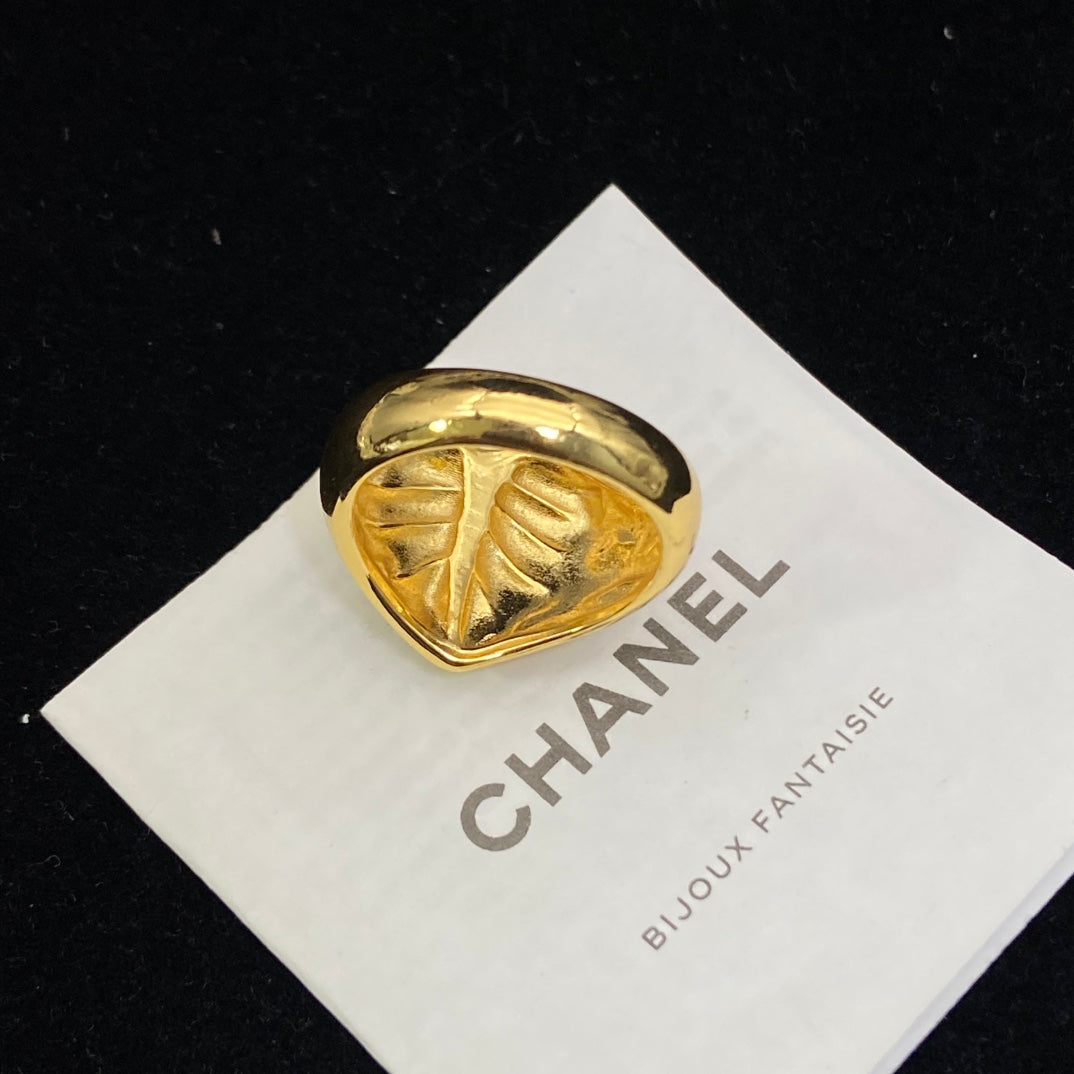Shiny Heart Enamel Ring