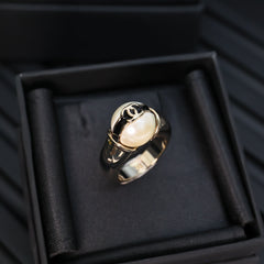 Panda-colored Pearl Ring
