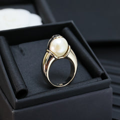 Panda-colored Pearl Ring